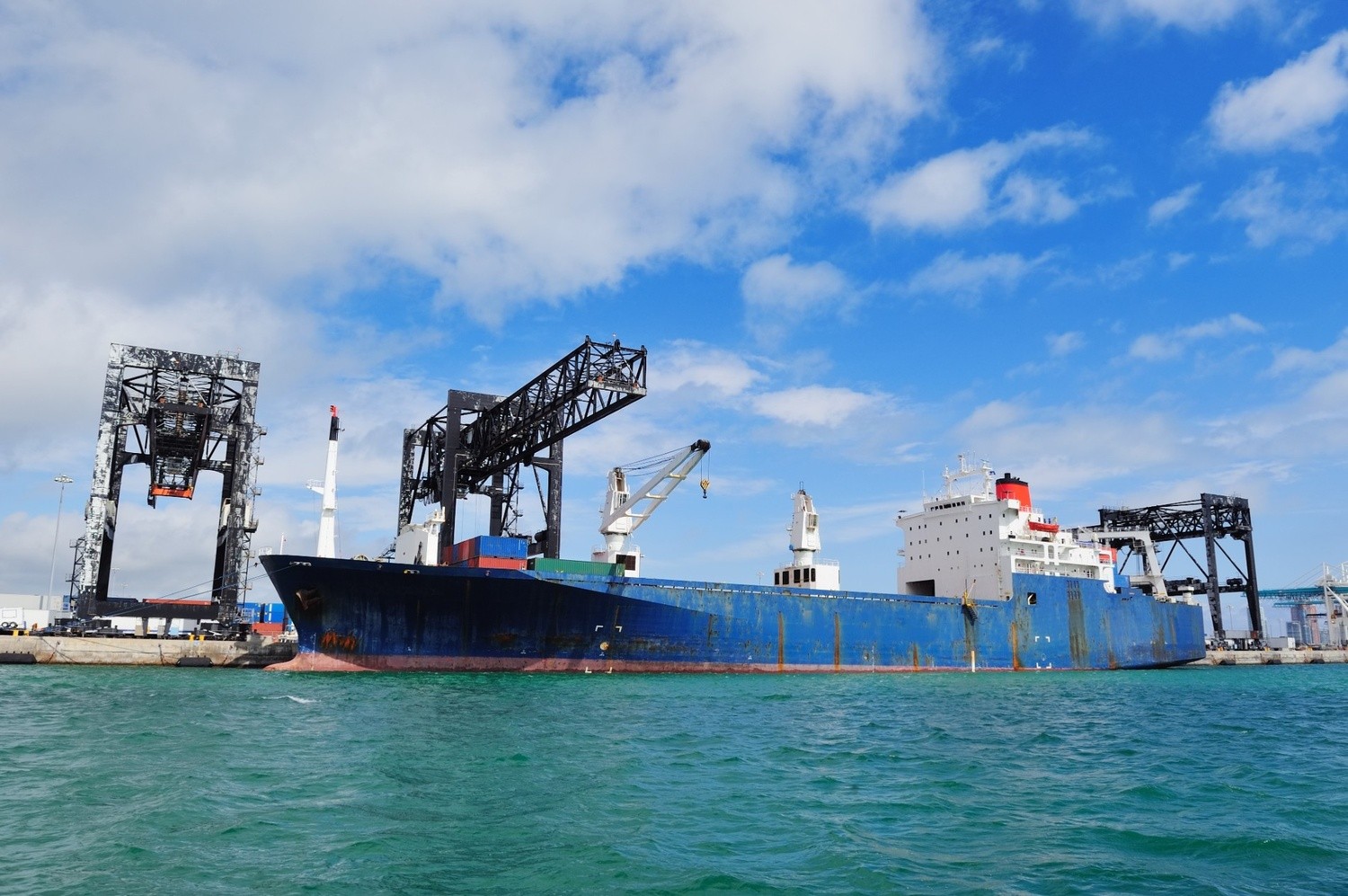 perbedaan air freight dan sea freight